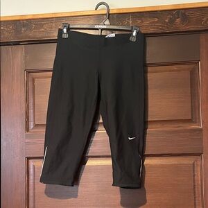 Nike Black Cropped Women's Athletic Leggings with Reflective Swoosh